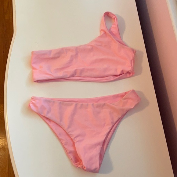 Pink bikini - Picture 1 of 2